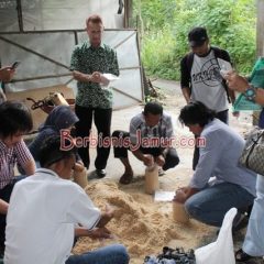Praktek Pembuatan Baglog Jamur